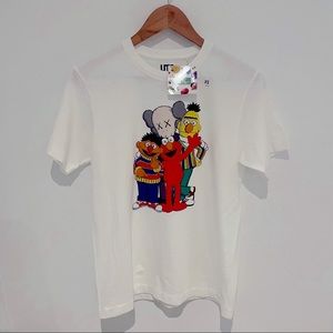 Uniqlo Limited Edition Kaws x Sesame Street T-Shirt Size XS White
